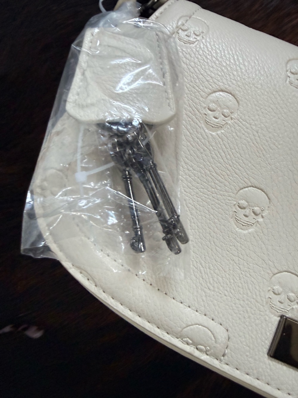 Betsy Johnson Skull Embossed Leather Crossbody Bag New with Tag - Picture 4 of 8